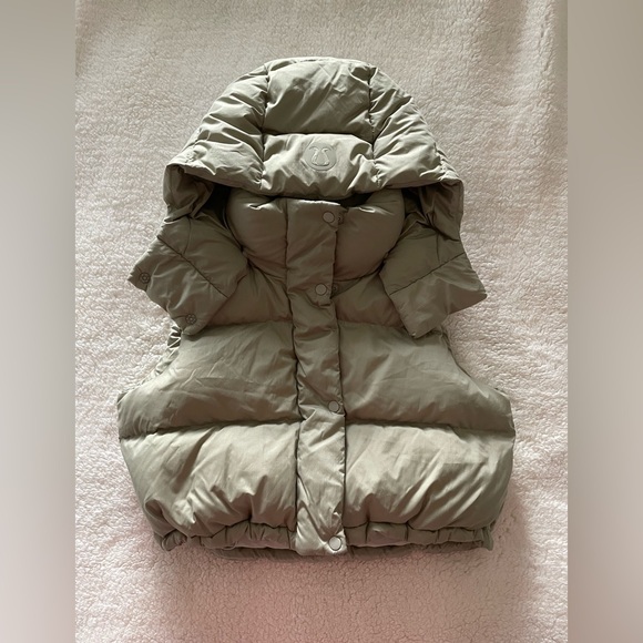 Lululemon cropped puffer vest 🔥 - Picture 2 of 5